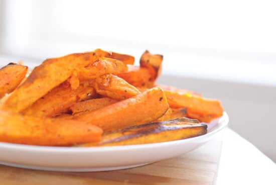 Crispy baked sweet potato fries recipe from cookieandkate.com crispy baked sweet potato fries recipe