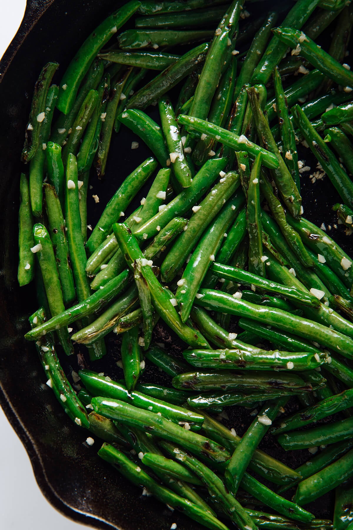 sautรฉed green beans with garlic