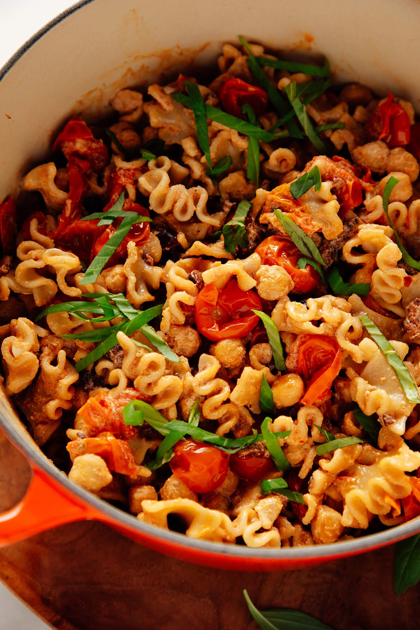 tomato chickpea pasta in pot